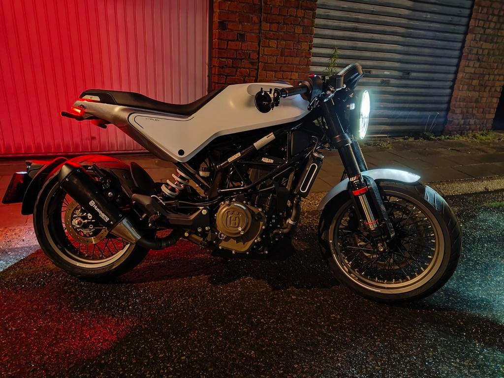 Husqvarna Vitpilen 401 de 2023, Motos, Motos | Husqvarna, Éclairage LED, Particulier, Permis Moto A2 minimum, 12 à 35 kW