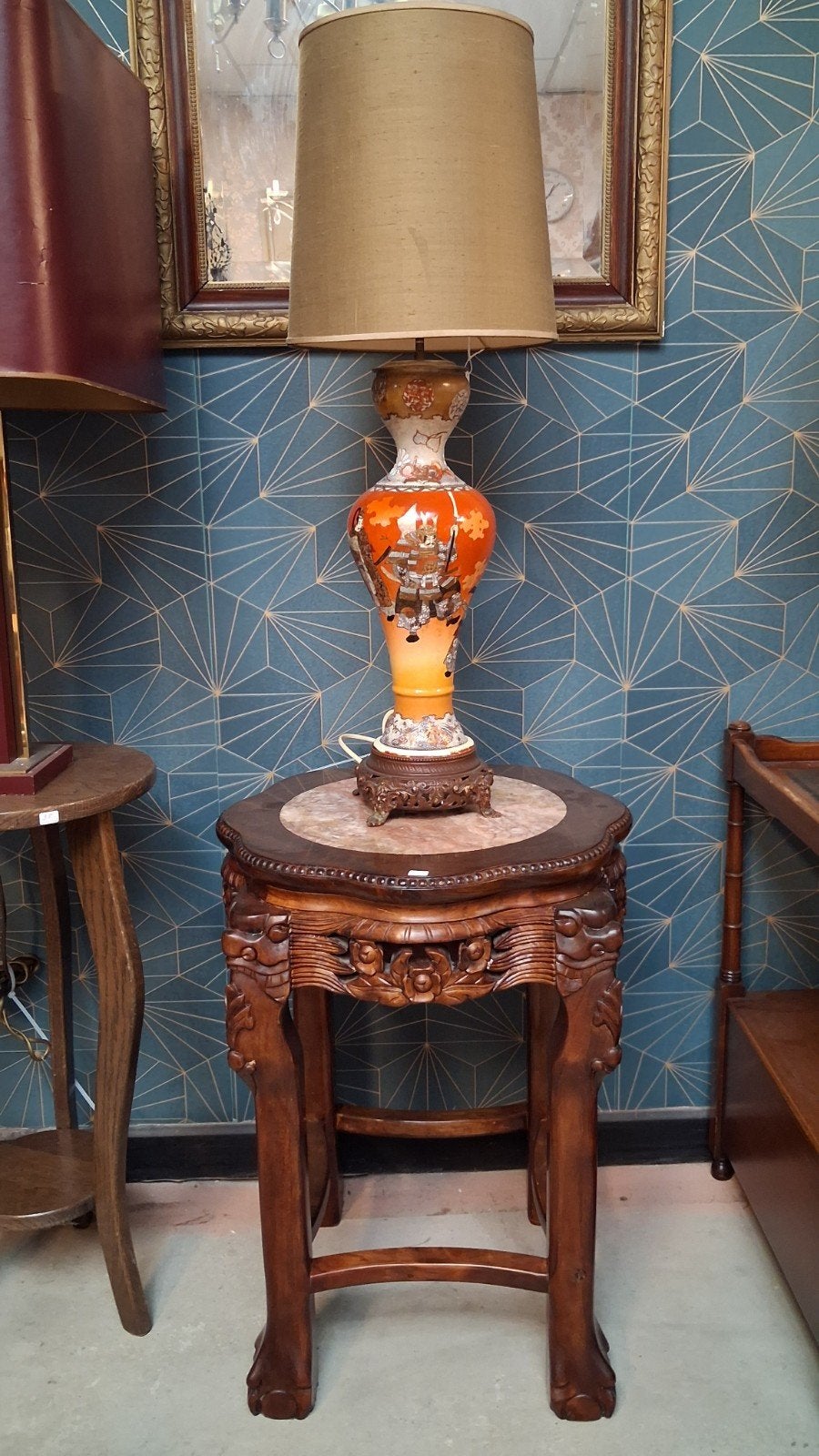 Table d'appoint et lampe, Antiquités & Art, Enlèvement