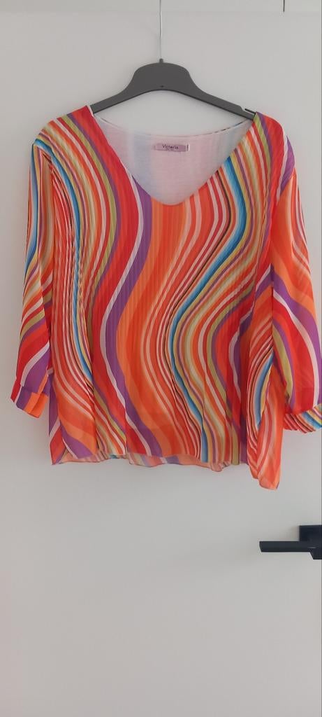 Dames bloesje in oranje kleuren,  Medium., Oranje, Zo goed als nieuw, Victoria, Lange mouw