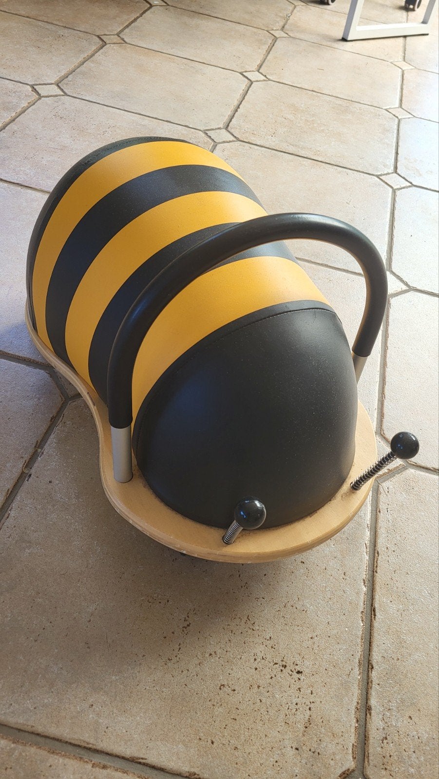 Wheelybug Bij, Ophalen