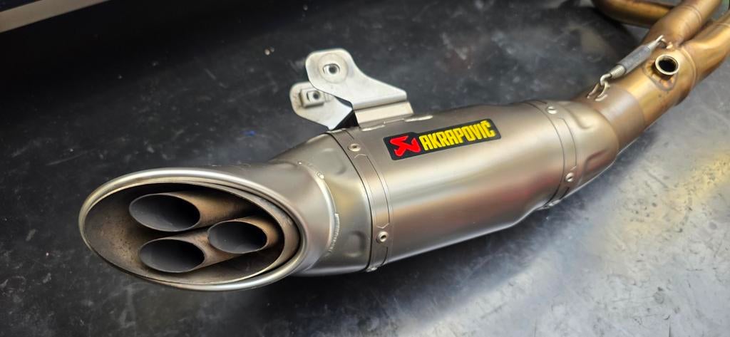 Akrapovic uitlaat Yamaha cp3 850cc, Motoren, Ophalen, Gebruikt