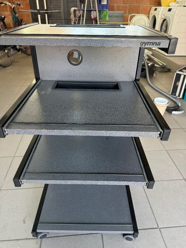 Chariot/table de travail pratique avec prises  sur roulettes, Maison & Meubles, Pièces pour table, Utilisé, Dessus de la table