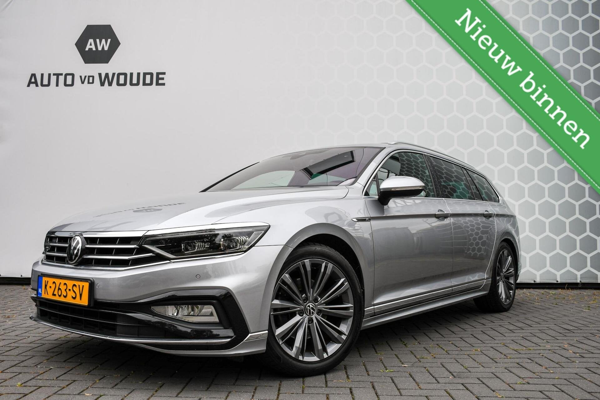 Volkswagen Passat Variant 1.5 TSI Business Pano Trekhaak, Autos, Entreprise, Carnet d'entretien, Noir, 5 portes