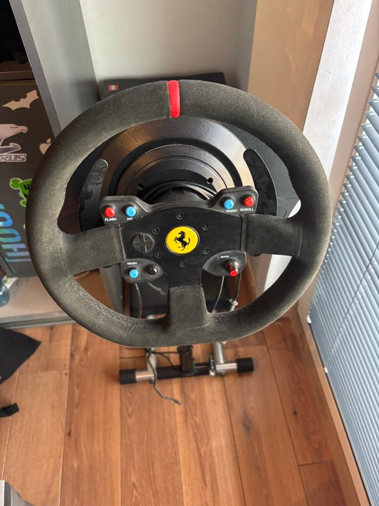 Thrustmaster t300 RS ferrari edition + wheelstand, Consoles de jeu & Jeux vidéo, Consoles de jeu | Sony Consoles | Accessoires