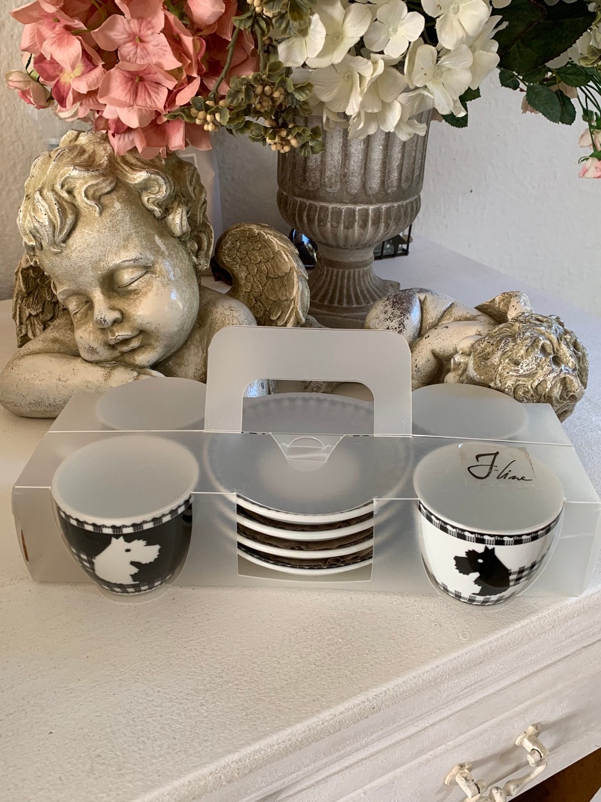 Service 4 tasses J-Line motifs chien noir et blanc, Maison & Meubles, Enlèvement