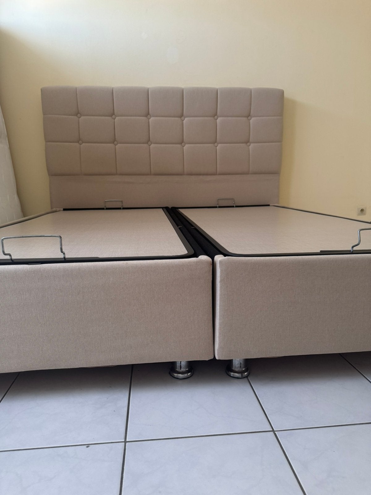 Boxsprings 1.80 op 2.00, Ophalen, Gebruikt, Beige, Tweepersoons