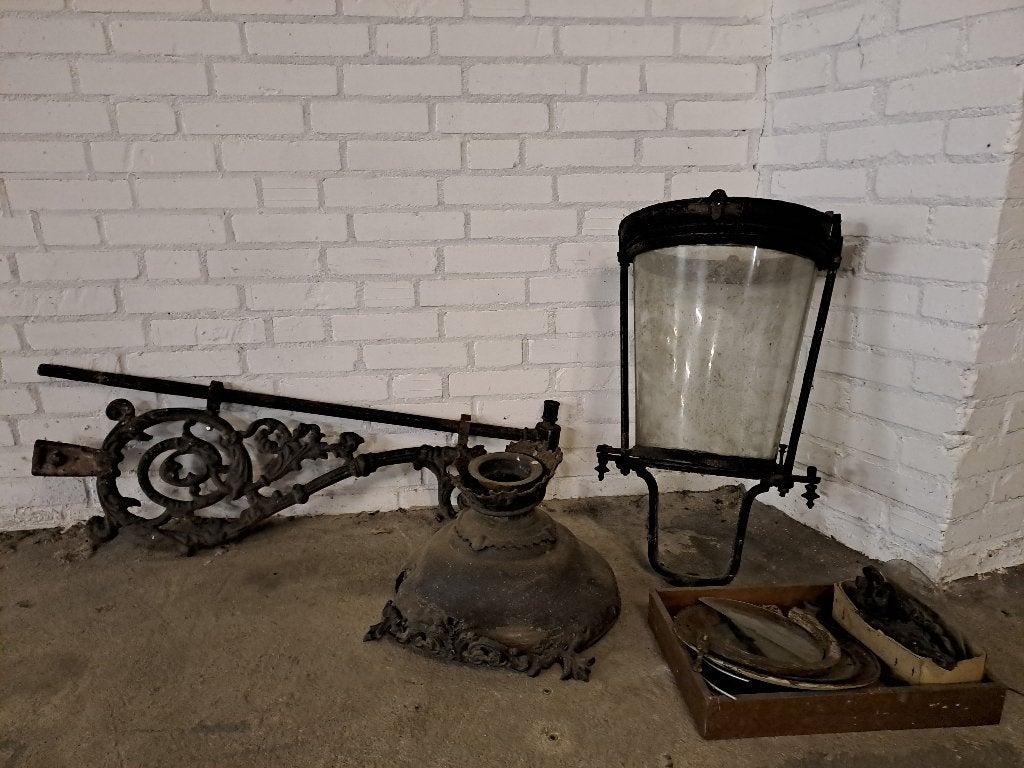 1 Stadslamp, gietijzer, restauratie-object, uit de 19e eeuw., Ophalen