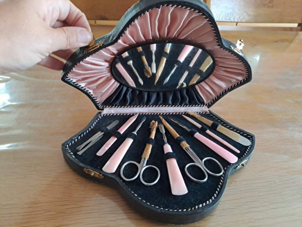 vintage manicureset, Handtassen en Accessoires, Uiterlijk | Lichaamsverzorging, Ophalen, Zo goed als nieuw, Overige typen