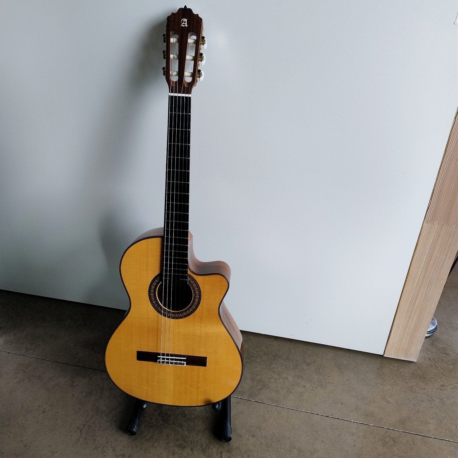 Guitare classique acoustique Alhambra, Musique & Instruments, Enlèvement, Comme neuf, Guitare classique ou espagnole, Avec valise