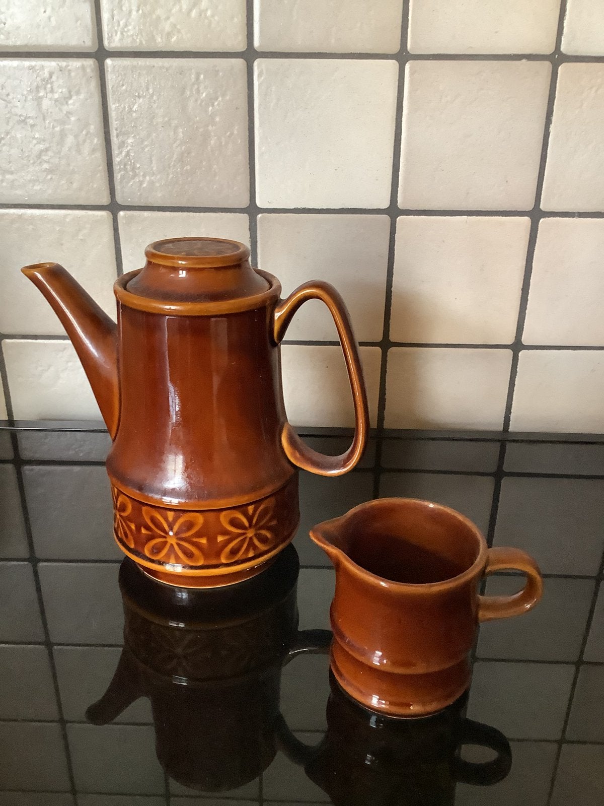 Aardewerk koffiekan en melkkannetje, Ophalen, Zo goed als nieuw, Aardewerk, Landelijk/Boerenbont