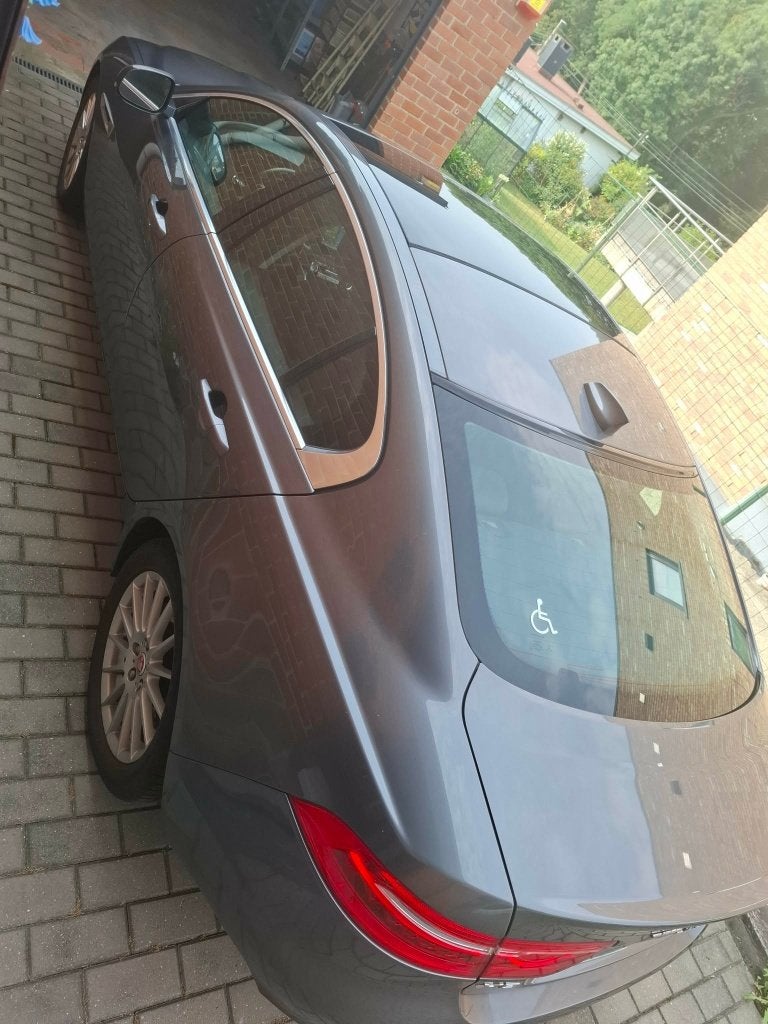 JAGUAR XE 2.0T Prestige, Autos, Jaguar, Cuir, Argent ou Gris, Entretenue par le concessionnaire, Noir