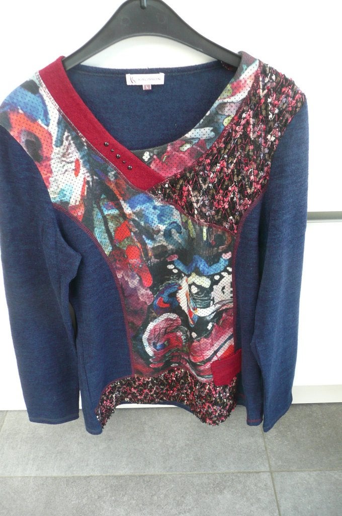 Lichte trui, donker blauw met print vooraan (K748), Kleding | Dames, Blauw, Maat 42/44 (L), Ophalen of Verzenden, Zo goed als nieuw