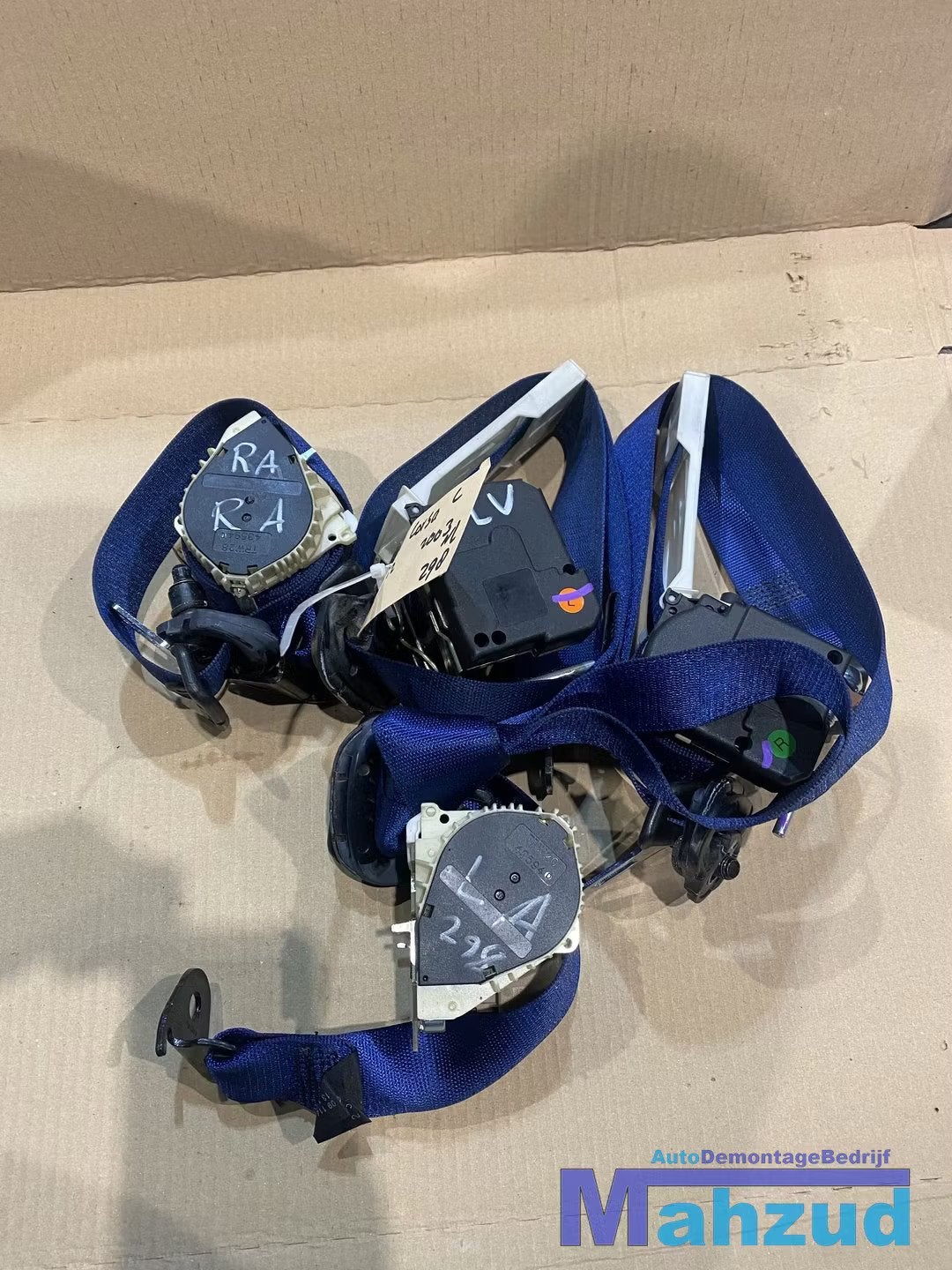 OPEL CORSA C blauw gordel set links rechts voor achter, Opel Automobile GmbH, Opel, Bahnhofsplatz 1
65423  Russelsheim am Main, DE