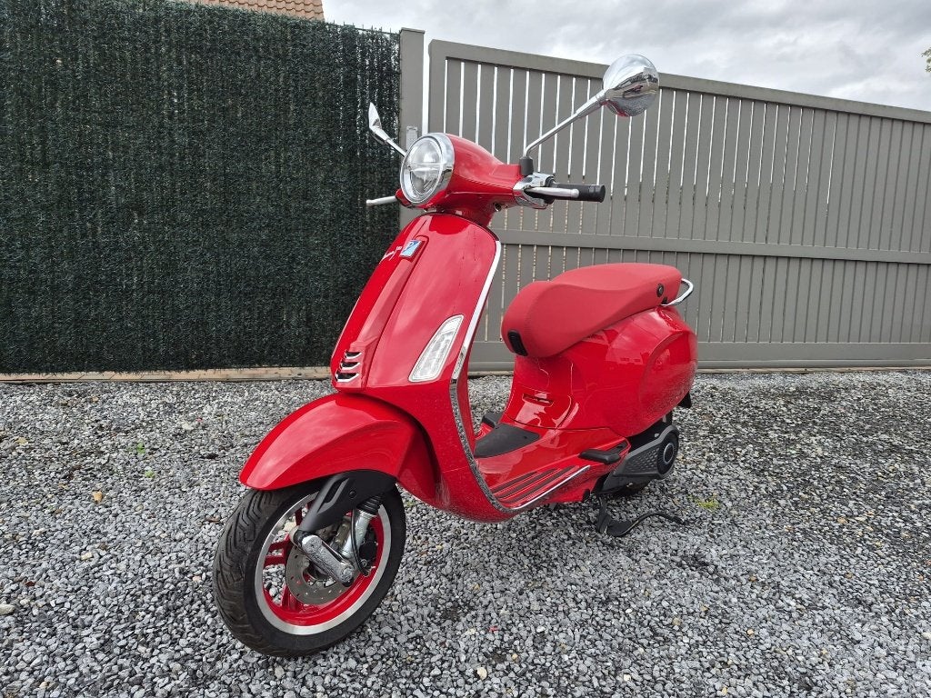Vespa Primavera Elettrica Red, Fietsen en Brommers, Ophalen, Overige modellen, Elektrisch, 0 cc