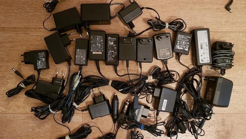+- 200 chargeurs 5v, 6v, 9v, 12v, 15v, 16v, 24v, 32v, 48v, Ophalen of Verzenden, Gebruikt