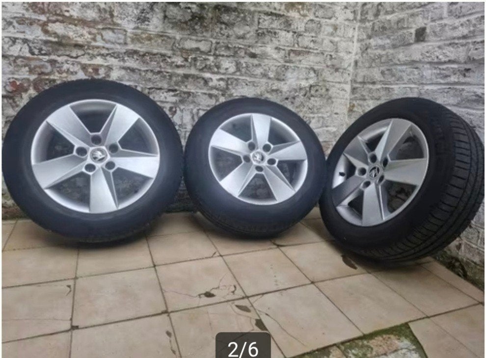 Jantes alliages avec pneus 205/55/R16, Enlèvement, Pneu(s)