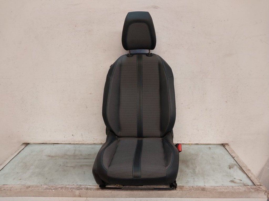 STOEL RECHTS VOOR Peugeot 208 II (UB / UH / UP) (01-2019/-), Dhr. J. Ham, Gebruikt, Administratie@autoham.nl, Peugeot
