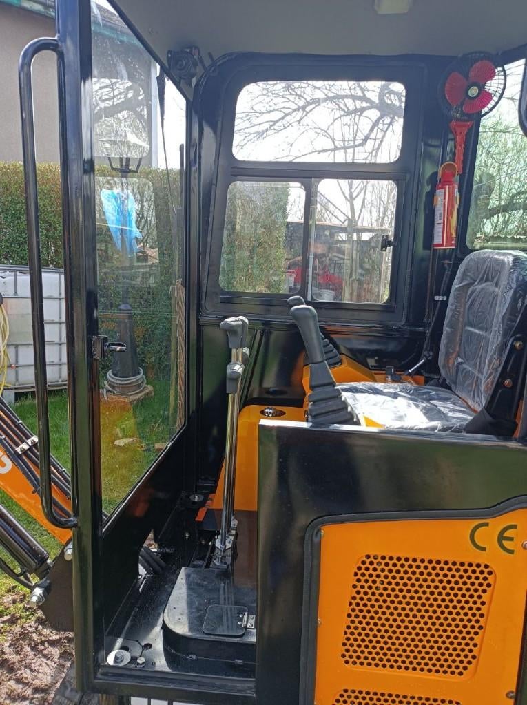 Mini pelle 1.5T Hightop moteur Kubota , accessoires séparés, Enlèvement, Excavatrice