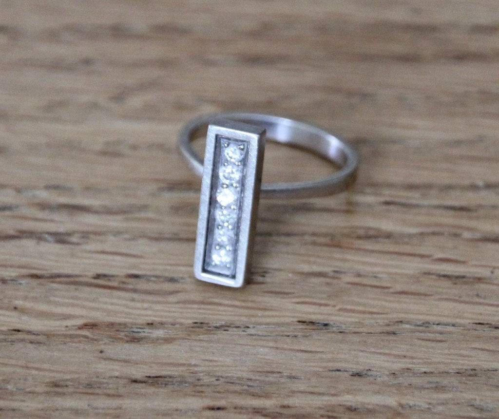 Bague élégante en argent avec zircones (6 grammes), Enlèvement ou Envoi, Femme ou Homme, Plus petit que 17, Comme neuf