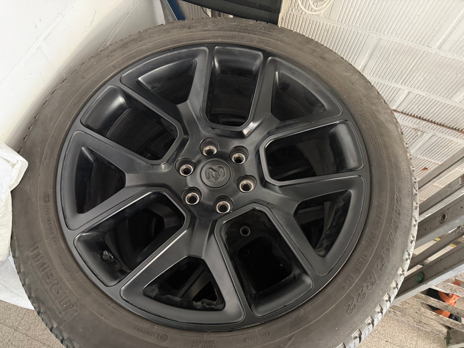 Mooie 22inch black edition sport velgen dodge ram, Ophalen, Band(en)