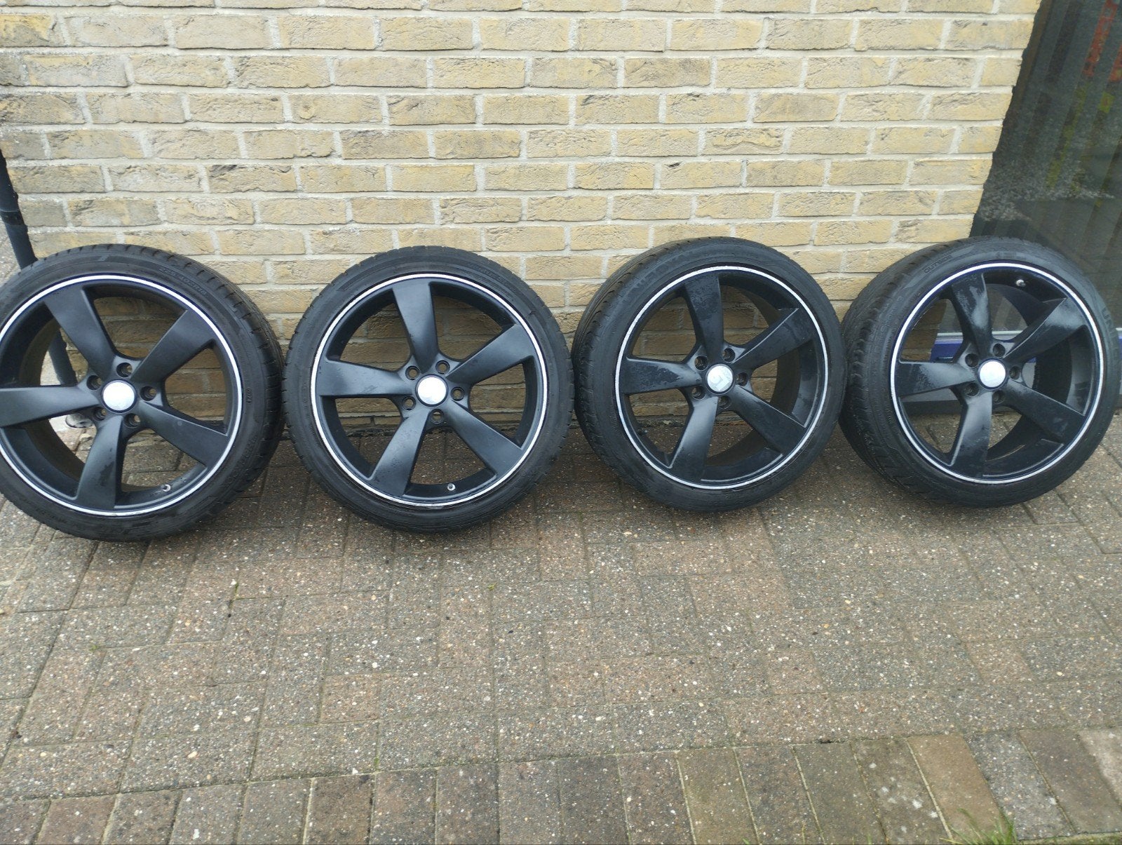 velgen rotor 18' (herstel project), Ophalen, 18 inch, Gebruikt, Band(en)