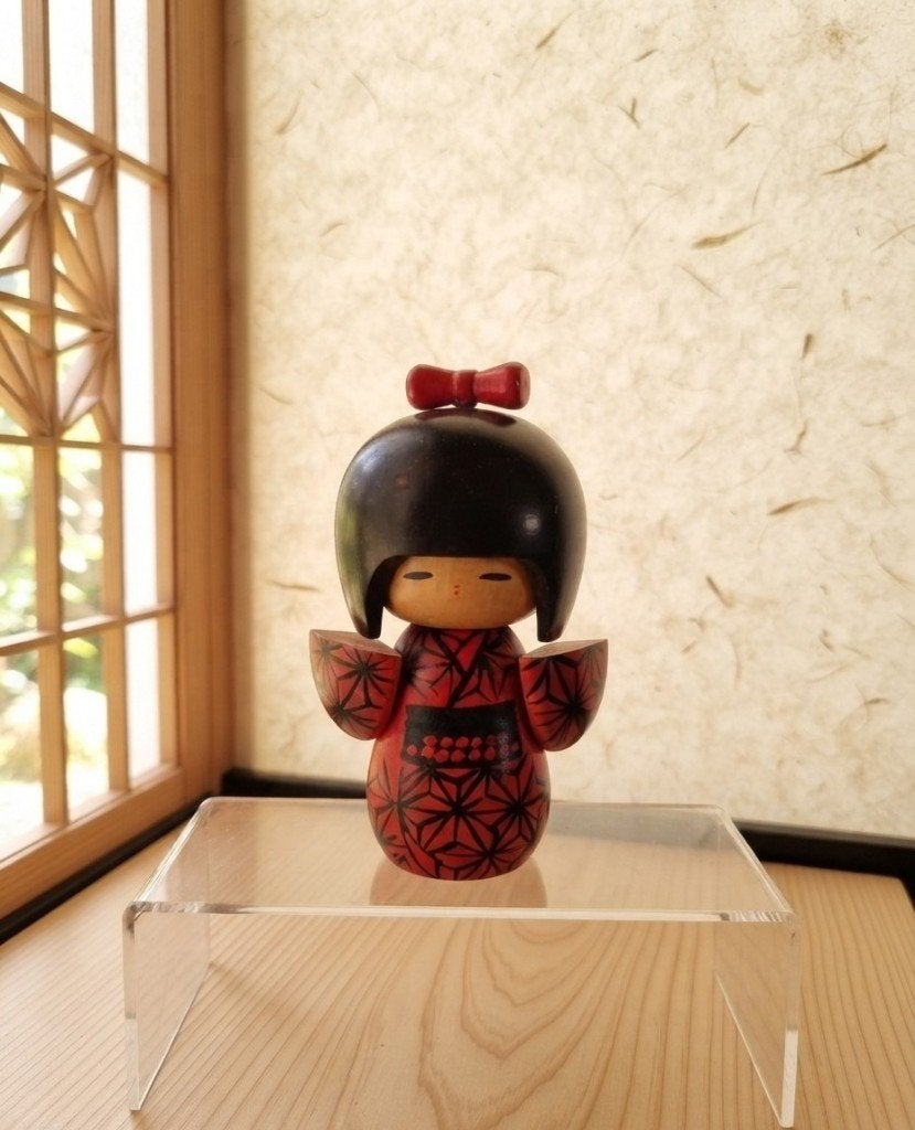 Jolie Kosode Kokeshi, Antiquités & Art, Art | Art non-occidental, Enlèvement ou Envoi, Japon, Bois, 15 cm