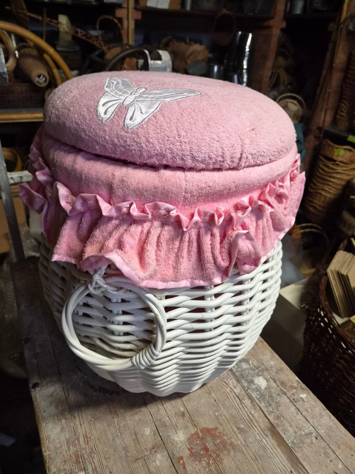 Prachtig zitmand! Met decoratieve versiering! Eyecatcher, Ophalen of Verzenden, Nieuw, Overige materialen