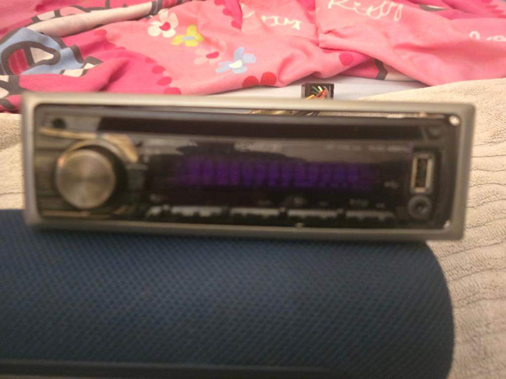 Autoradio Kenwood , avec usb, cd, amovible 20 euros, Autos : Divers, Autoradios, Enlèvement