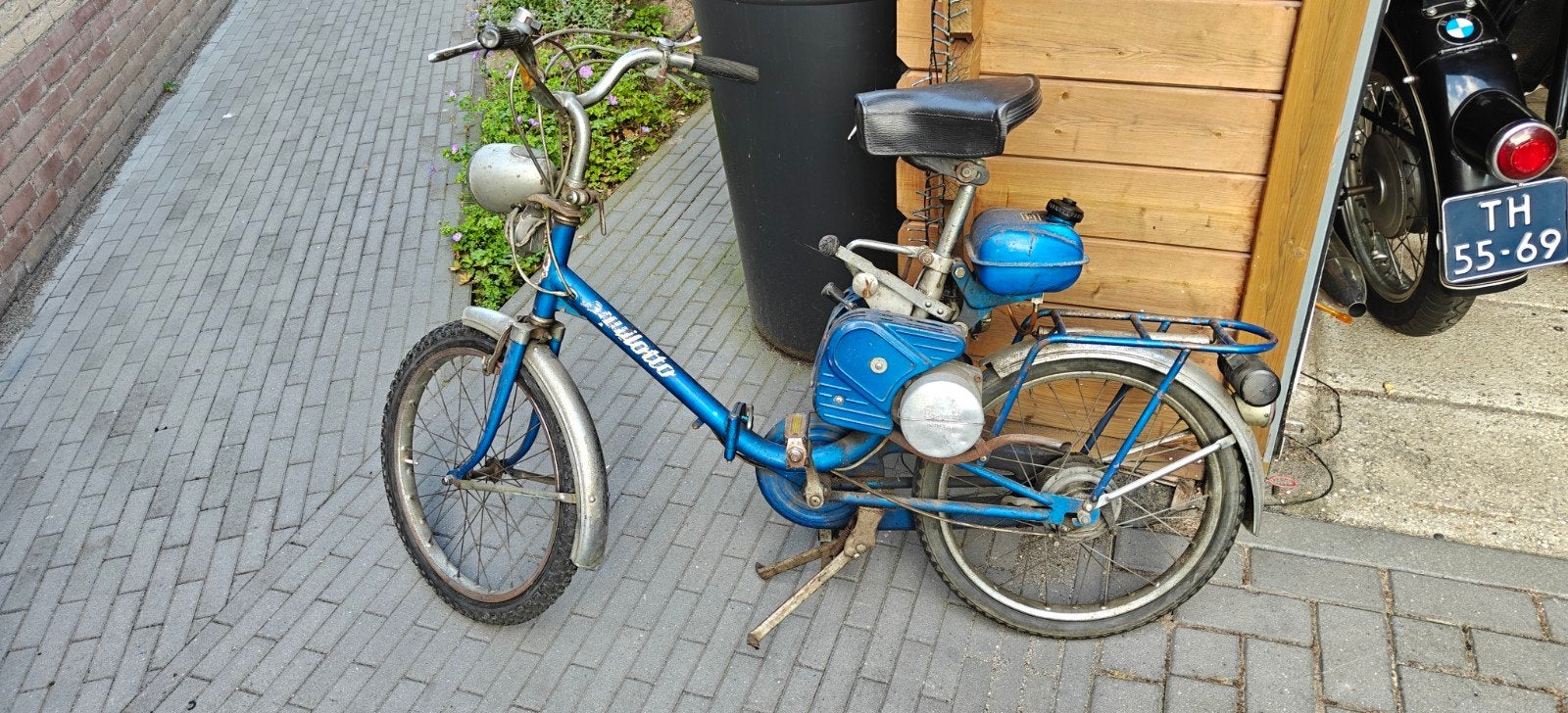 3 oldtimer brommers, Ophalen