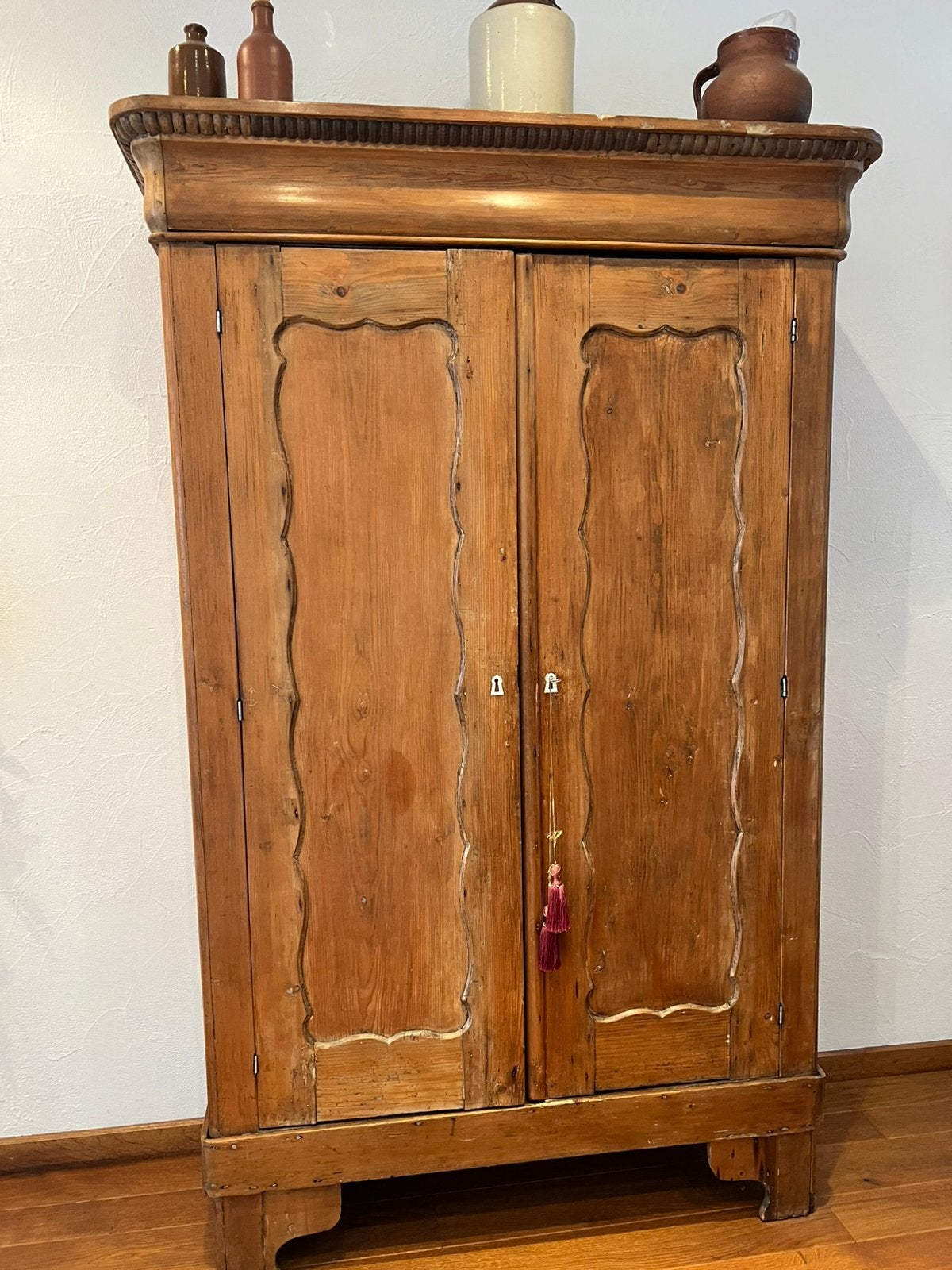 Grenen kast, Ophalen