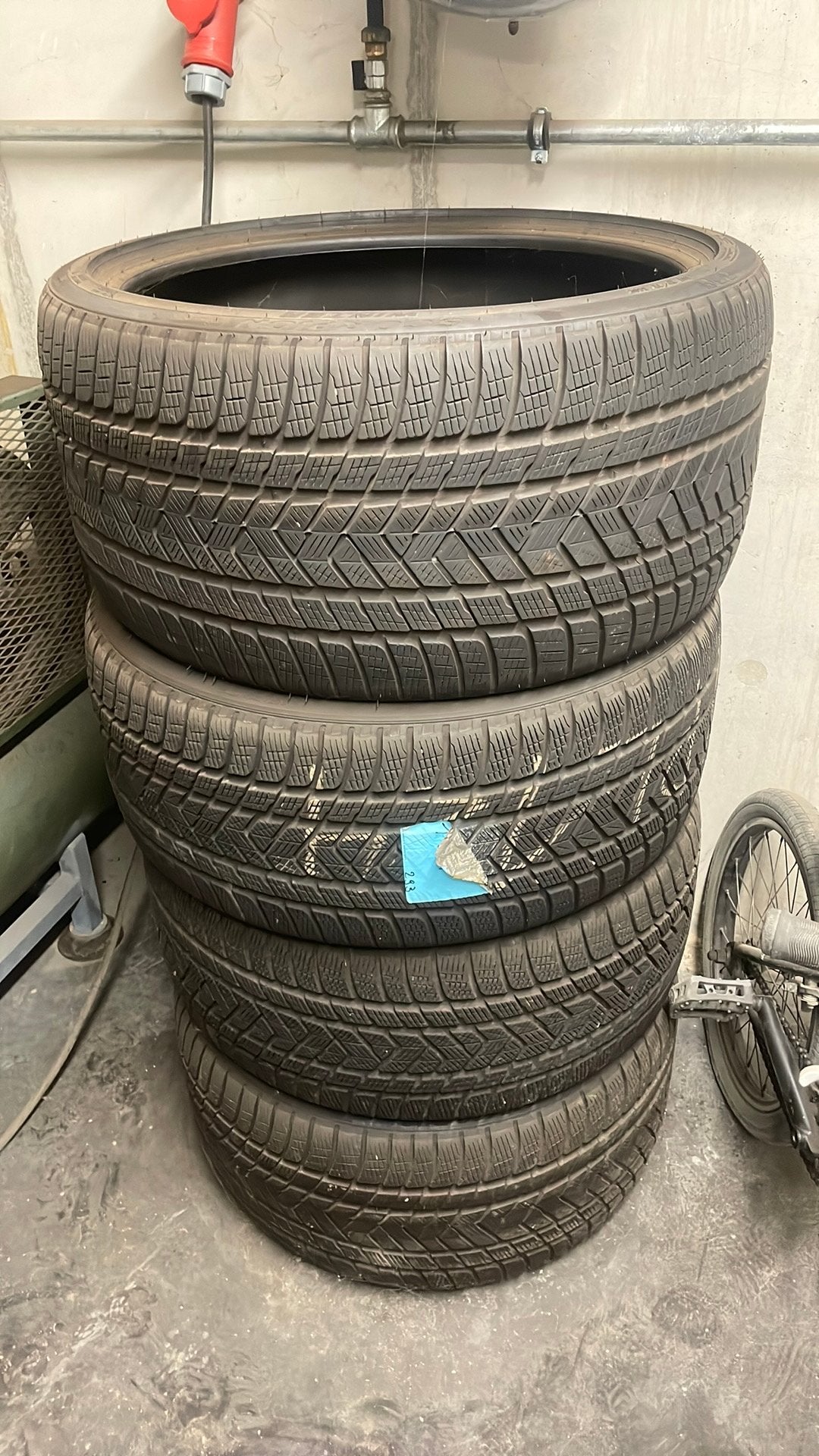 Pirelli Scorpion winterbanden 315/30r22 275/35r22, Auto-onderdelen, Ophalen, Winterbanden
