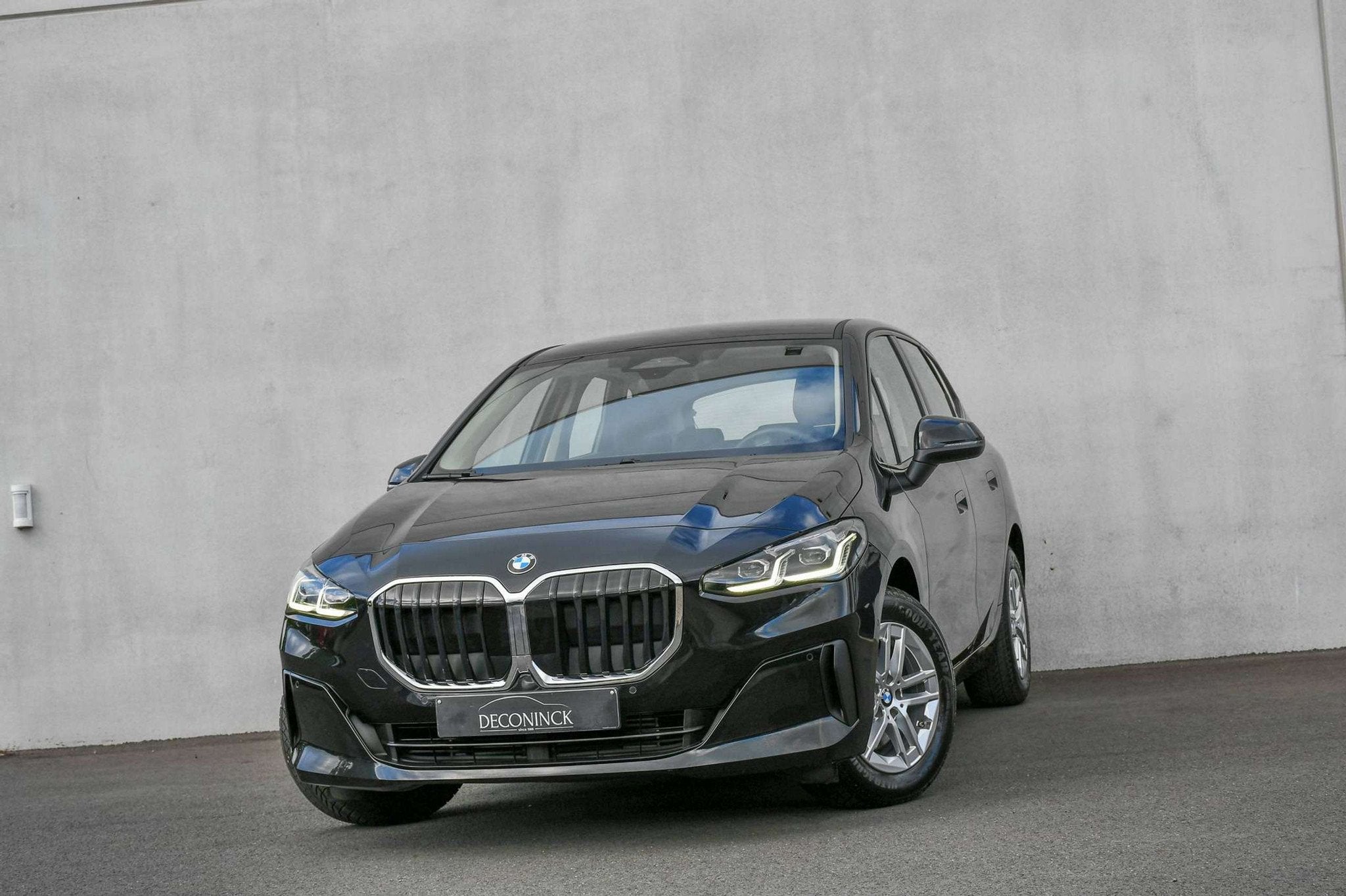 BMW 2 Serie 220 Active Tourer 220iA *CARPLAY*CAMERA*LED*ELEK, 1998 cc, Gebruikt, 4 cilinders, Zwart