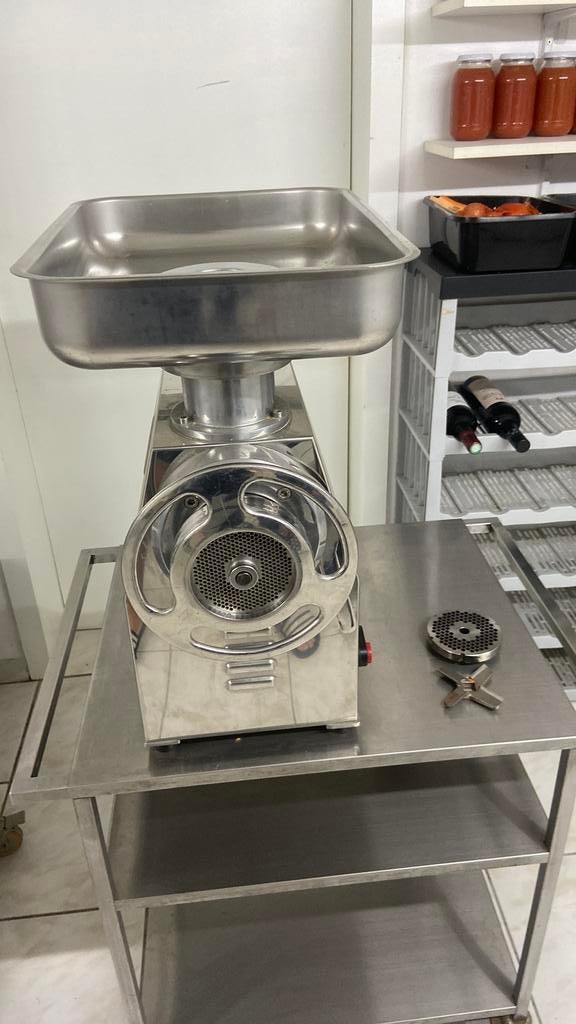Vleesmolen Officine CGT 400V 32 MEC inclusief inox tafel, Zakelijke goederen, Horeca | Keukenapparatuur, Bakkerij en Slagerij