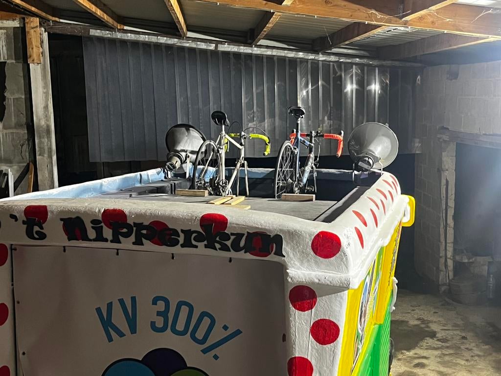 Carnaval/tour de france, Hobby en Vrije tijd, Feestartikelen | Verhuur, Gebruikt, Ophalen