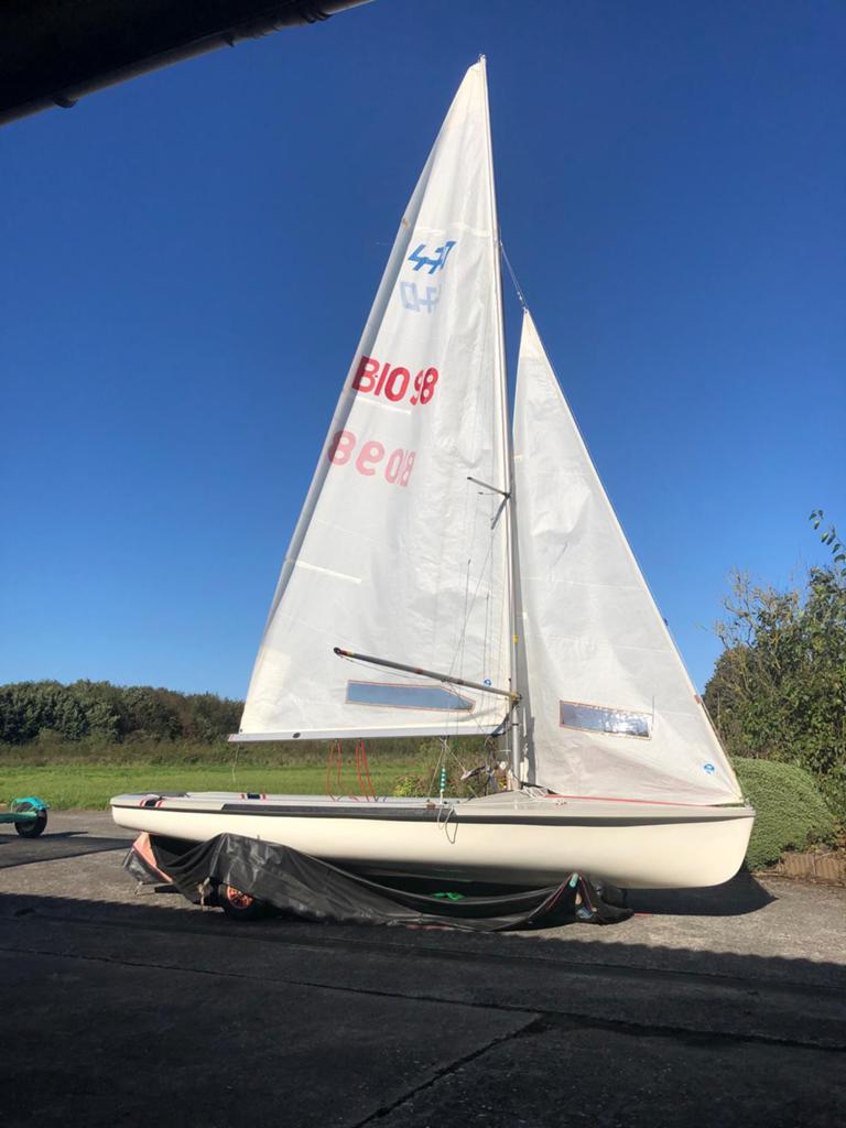 470 zeilboot +trailer uitzonderlijke staat alles origineel, Ophalen, Zo goed als nieuw