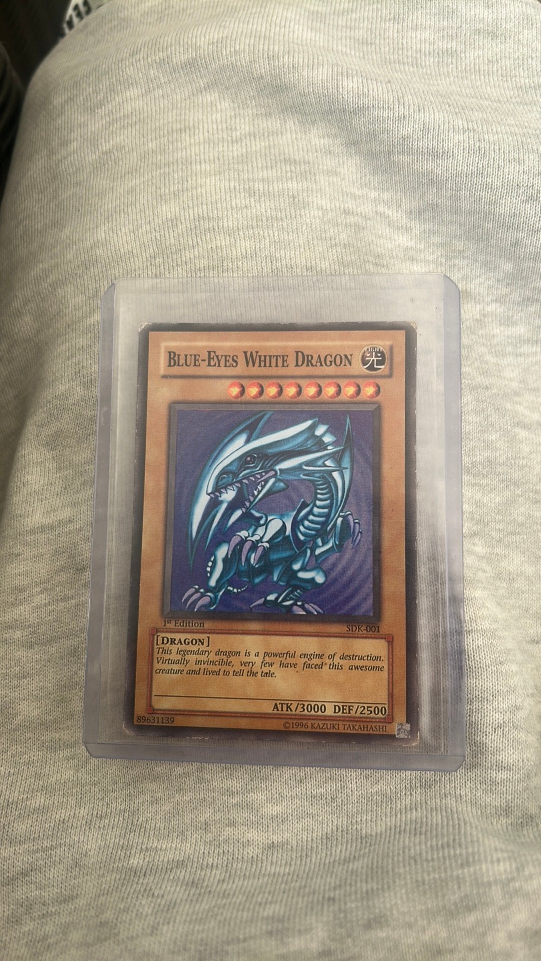 Blue-eyes white dragen Yu-gi-oh kaart, Hobby & Loisirs créatifs, Enlèvement ou Envoi, Comme neuf
