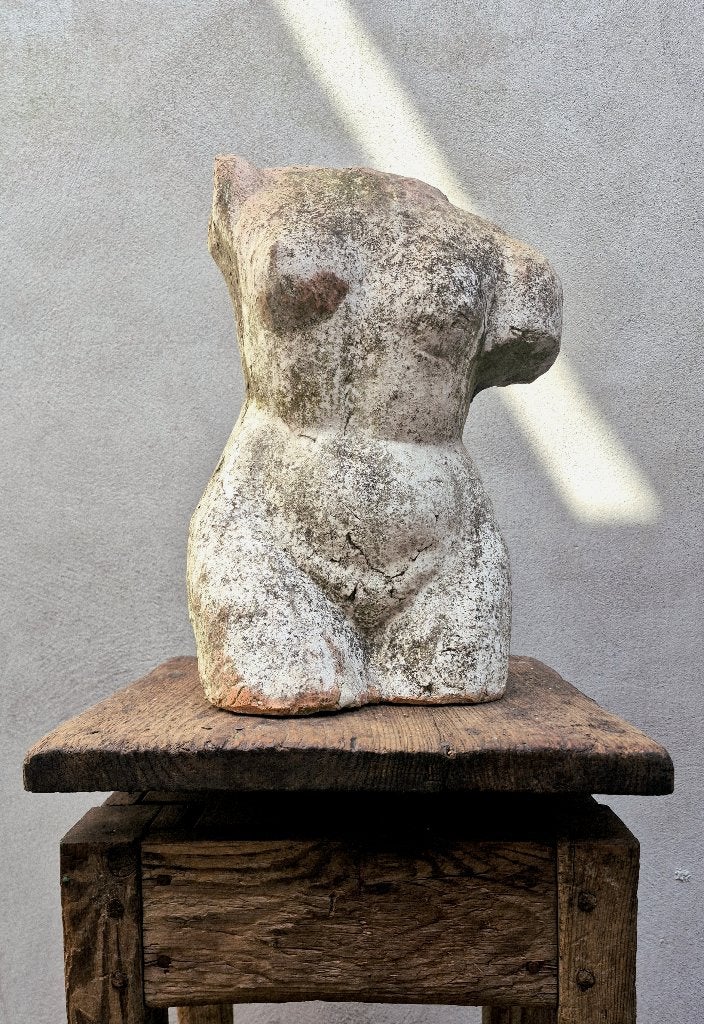 Verweerde Terracotta Torso van een Dame, Enlèvement ou Envoi