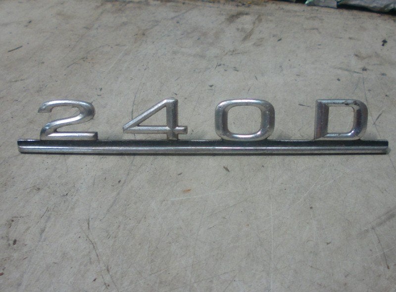 EMBLEEM Mercedes-Benz 200-300D (W123) (123-817-95-15), Auto-onderdelen, Gebruikt, Mercedes-Benz, Dialog.mb@mercedes-benz.com, Mercedes-Benz AG