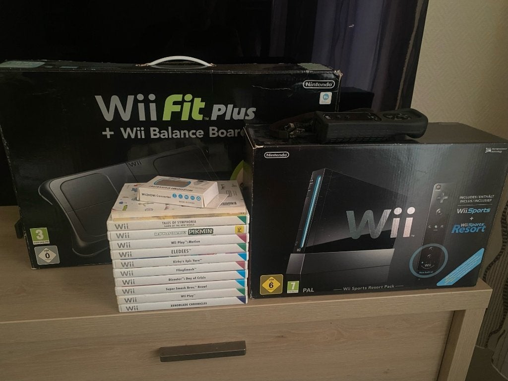 Wii + Wii Fit + 2ème set manette + Jeux + Adaptateur HDMI, Enlèvement ou Envoi, Utilisé, Avec 2 manettes, Avec jeux