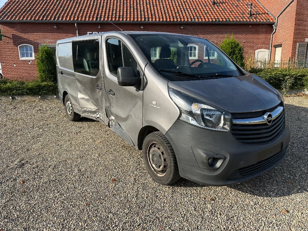Opel vivara 1.6 biturbo 2015 dubbel cabine schade !!!, Voorwielaandrijving, Euro 5, Stof, Zwart