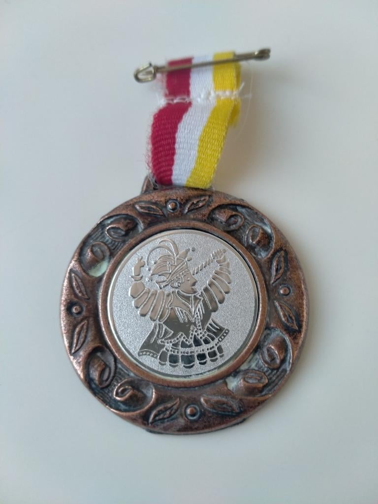 Aalst carnaval medaille ajuinprins 1996, Ophalen