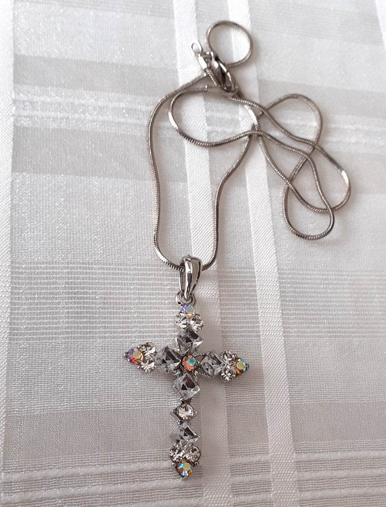 Ketting met hanger kruis met aurora borealis kristallen, Overige materialen, Met hanger, Nieuw, Ophalen of Verzenden