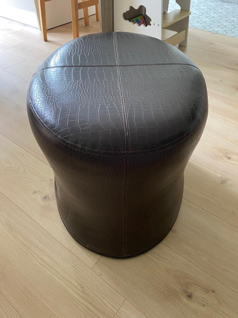 Pouf brun en cuir état parfait, Enlèvement, Comme neuf, Ovale, Cuir