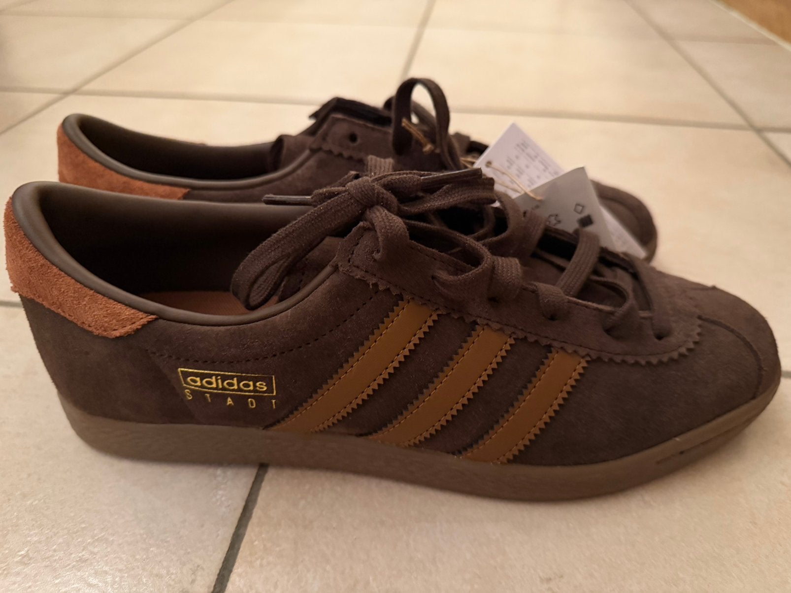 Adidas Originals Stadt Dark Brown Preloved Brown UK9  43 1/3, Bruin, Nieuw, Ophalen of Verzenden, Sneakers