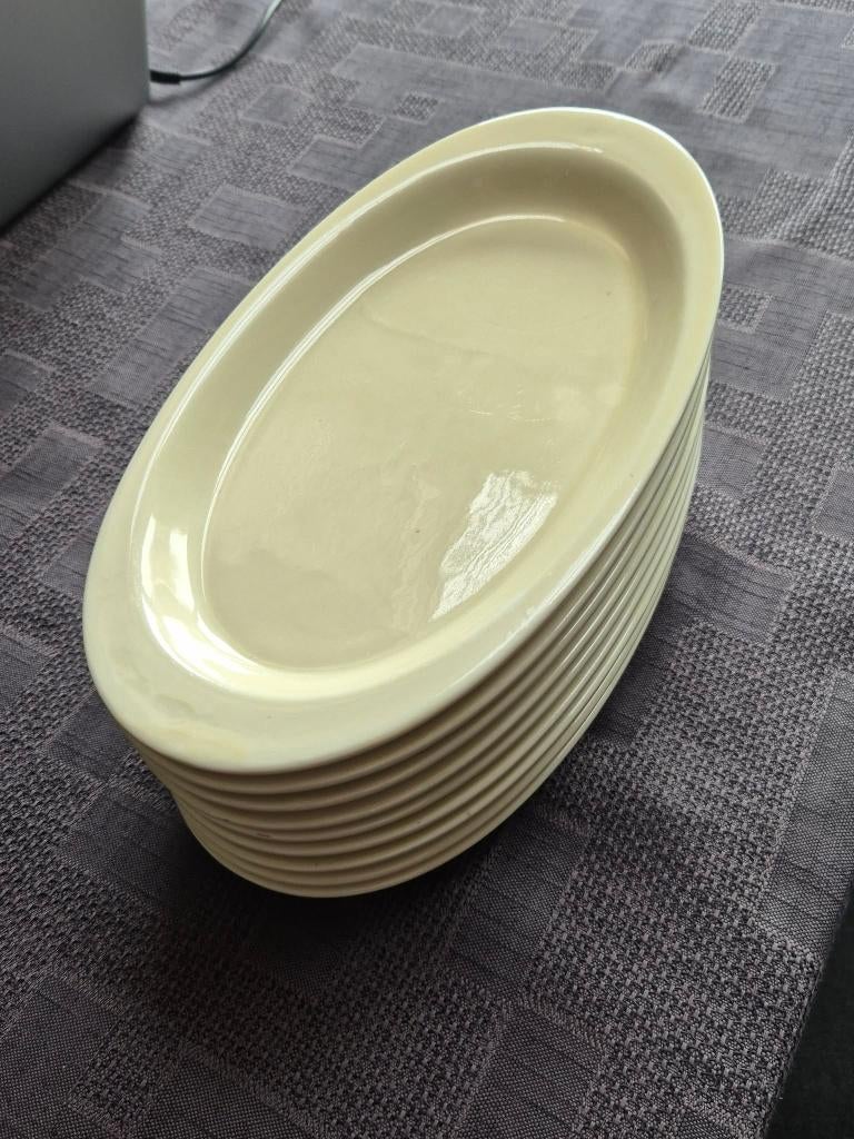 9 beige, ovalen borden, Ophalen, Overige materialen, Gebruikt, Bord(en)