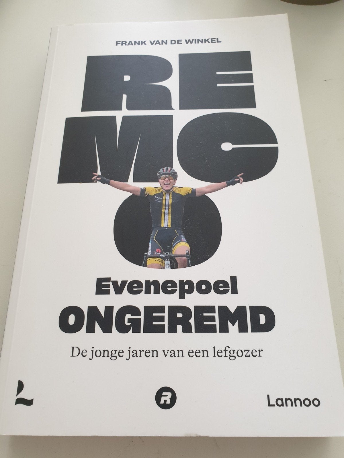 Frank Van de Winkel - Remco Evenepoel ongeremd, Boeken, Sportboeken, Zo goed als nieuw, Lopen en Fietsen, Ophalen of Verzenden