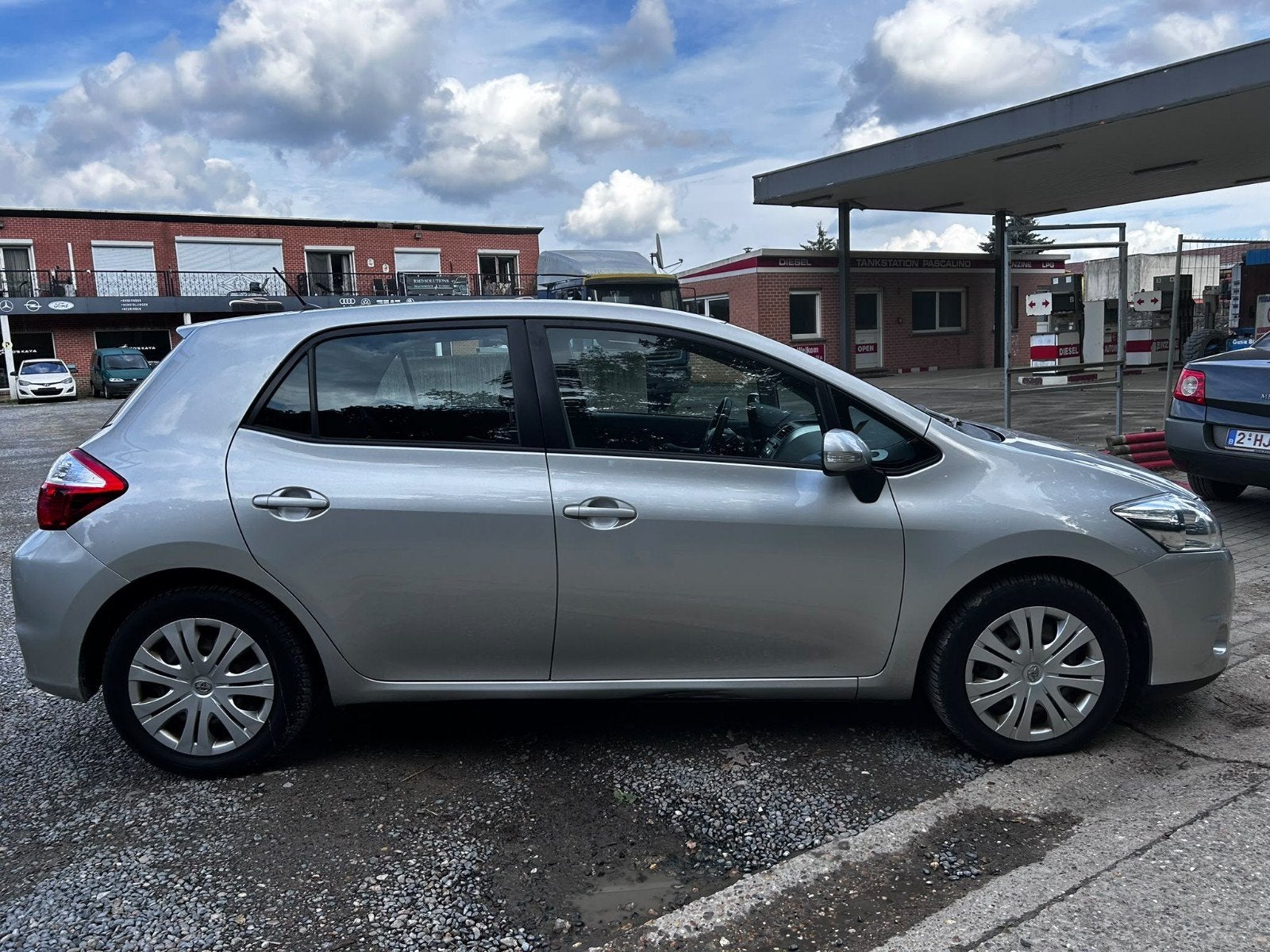 Toyota Auris automatique 1.6 essence 185 000 km d'ici le 4 a, Autos, 4 portes, Entreprise, Entretenue par le concessionnaire, Noir