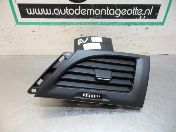Grille aération tableau de bord d'un Renault Megane (Megane, Renault, -, 3 mois de garantie, Utilisé
