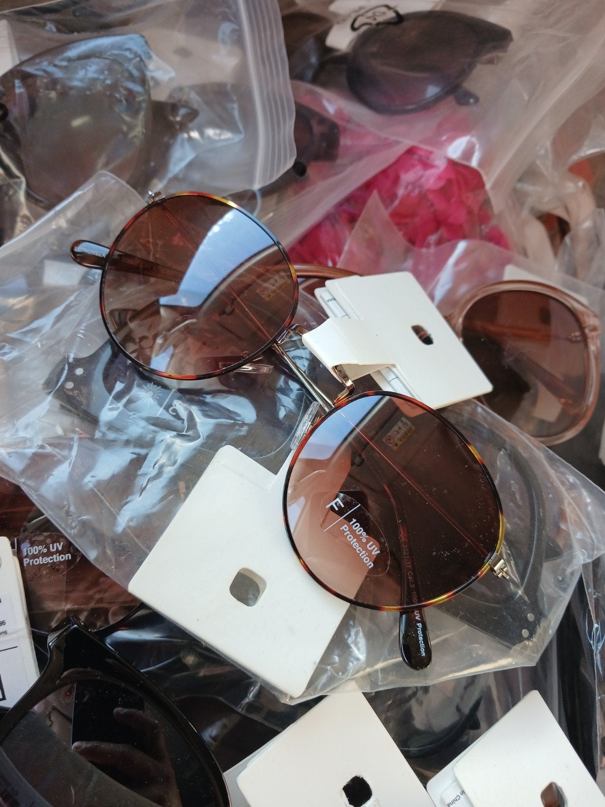 lot de 200 lunettes de soleil, Enlèvement, Lunettes
