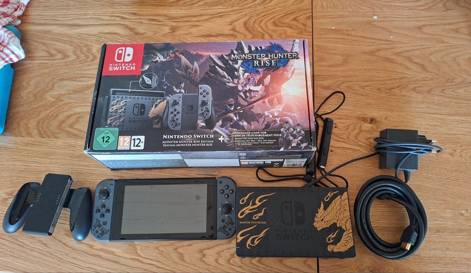 Console Nintendo Switch Edition Limité Monster Hunter Rise, Switch 2019 Upgrade, Enlèvement ou Envoi, Comme neuf, Avec jeux